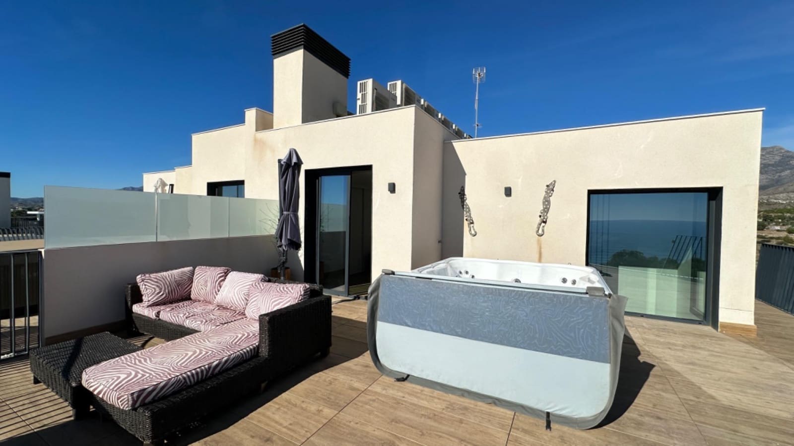 3 bedroom Penthouse for sale in La Villajoyosa / Vila Joiosa with pool - € 1,200,000 (Ref: 7861341)