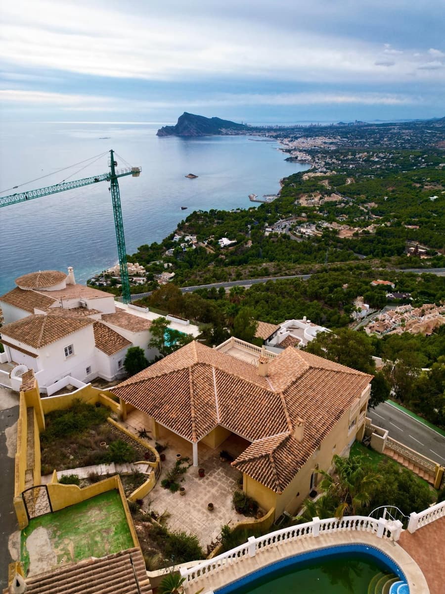5 bedroom Villa for sale in Altea with pool garage - € 1,300,000 (Ref: 7877997)