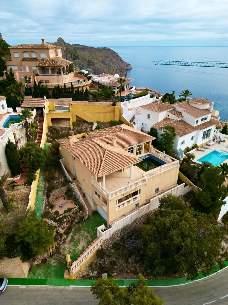 5 bedroom Villa for sale in Altea with pool garage - € 1,300,000 (Ref: 7877997)
