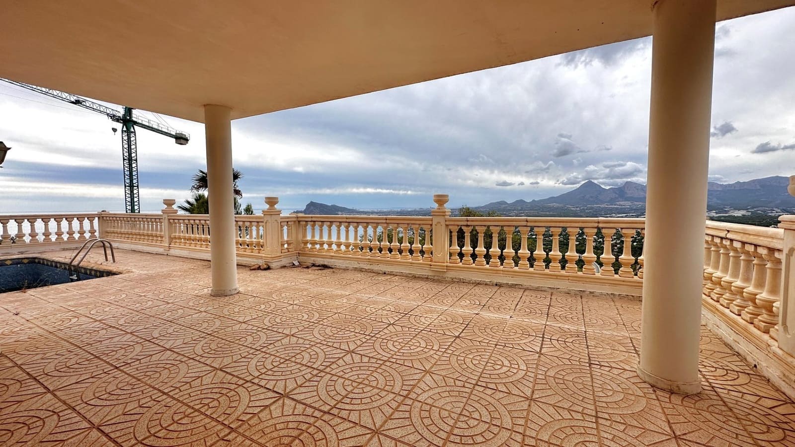 5 bedroom Villa for sale in Altea with pool garage - € 1,300,000 (Ref: 7877997)