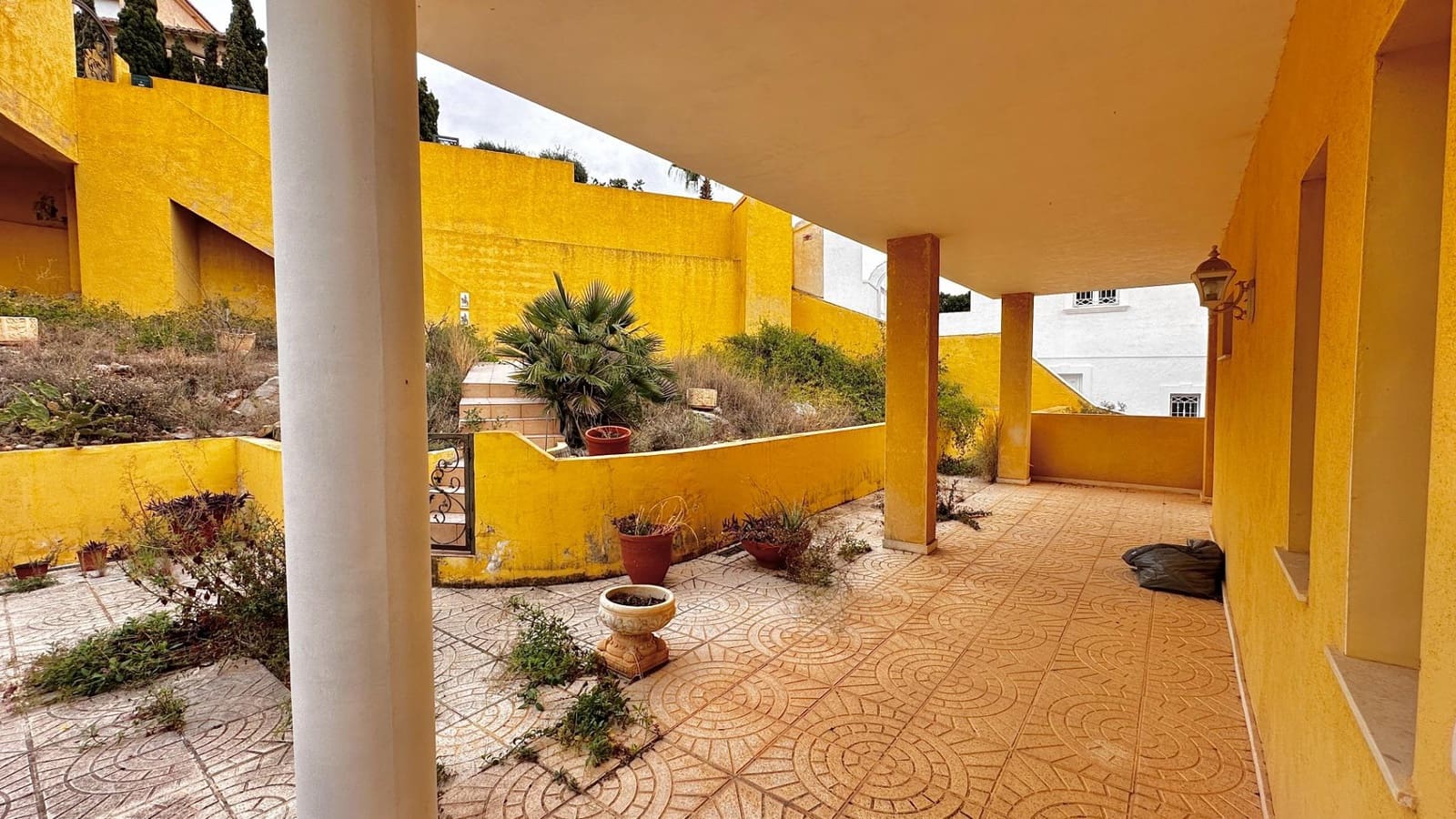 5 bedroom Villa for sale in Altea with pool garage - € 1,300,000 (Ref: 7877997)