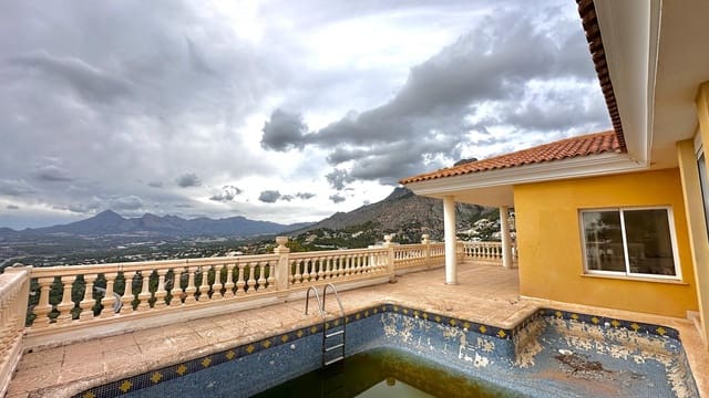 Chalet de 5 habitaciones en Altea en venta con piscina garaje - 1.300.000 € (Ref: 7877997)