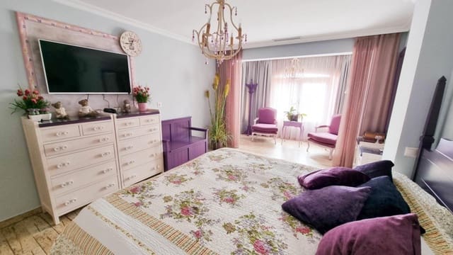 6 bedroom Villa for sale in Moraira, Teulada-Moraira with pool - € 1,350,000 (Ref: 7899725)