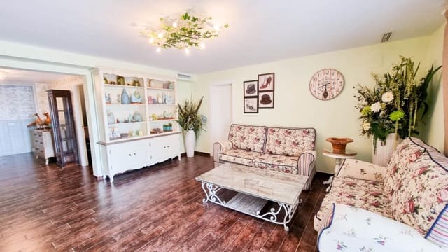 6 bedroom Villa for sale in Moraira, Teulada-Moraira with pool - € 1,350,000 (Ref: 7899725)