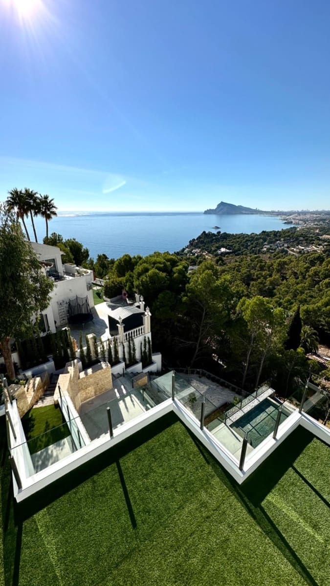 5 bedroom Villa for sale in Altea with pool - € 2,350,000 (Ref: 7918225)
