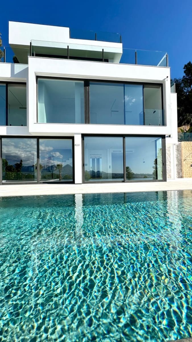 5 bedroom Villa for sale in Altea with pool - € 2,350,000 (Ref: 7918225)