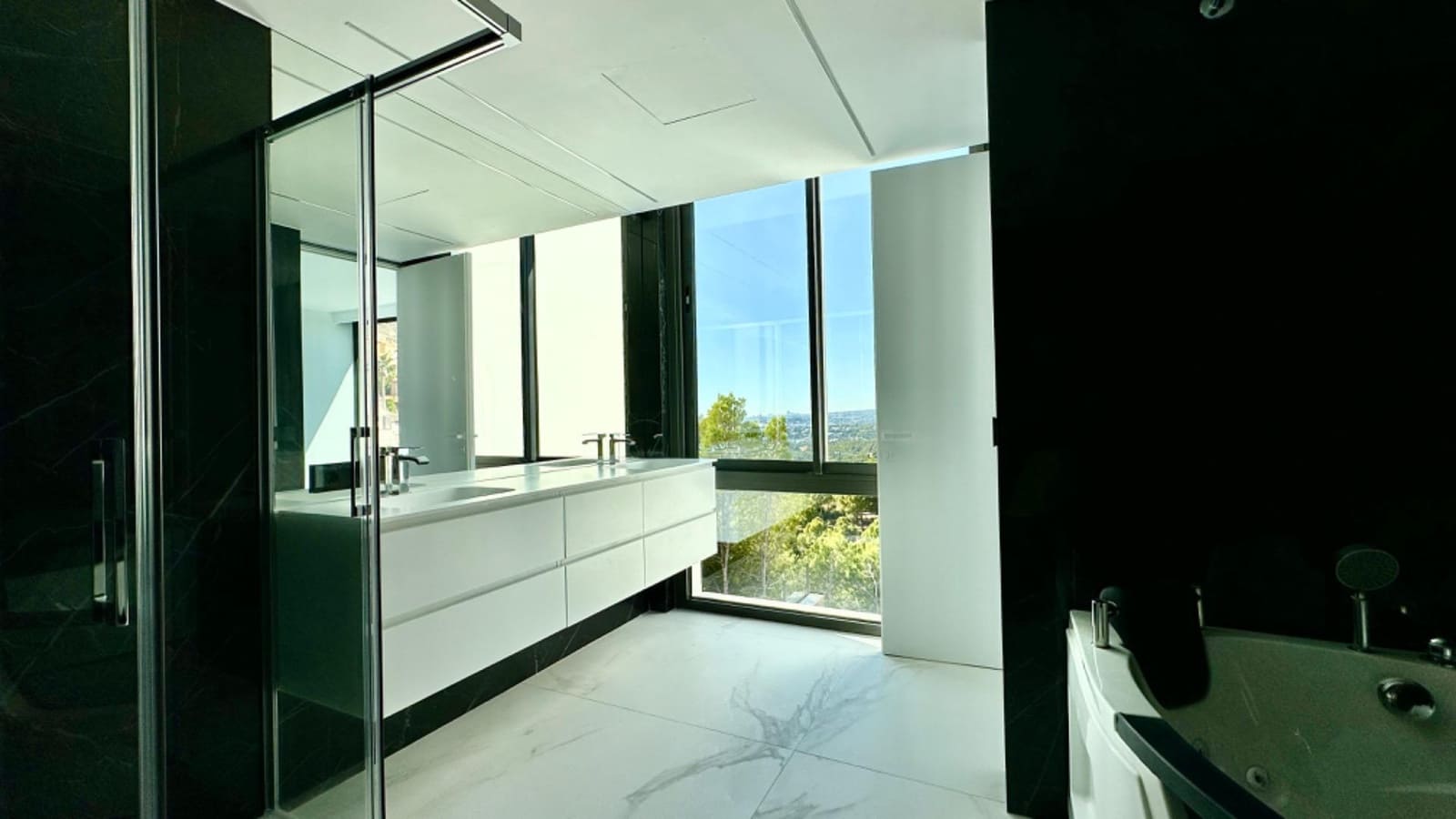 5 bedroom Villa for sale in Altea with pool - € 2,350,000 (Ref: 7918225)