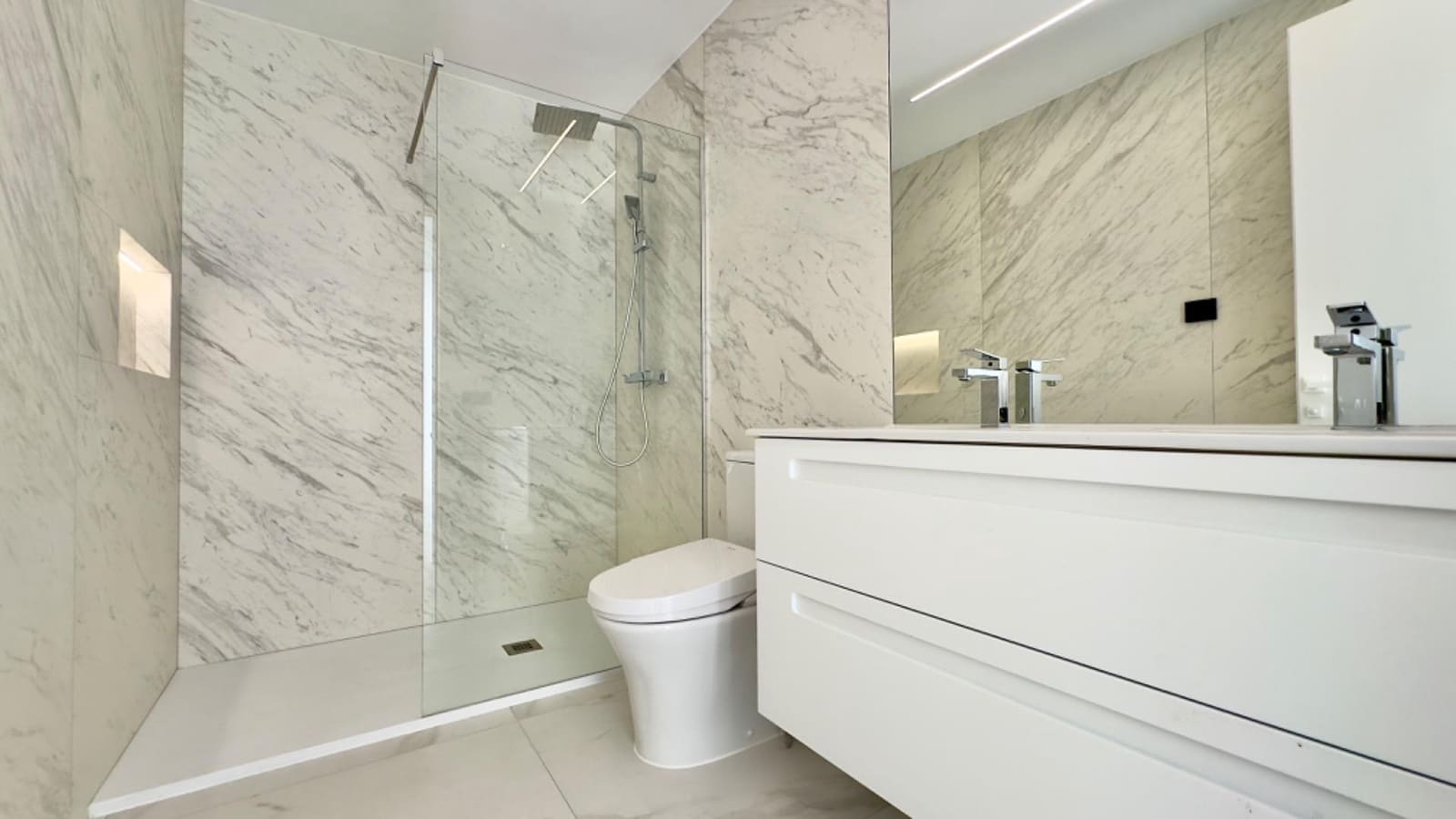 5 bedroom Villa for sale in Altea with pool - € 2,350,000 (Ref: 7918225)