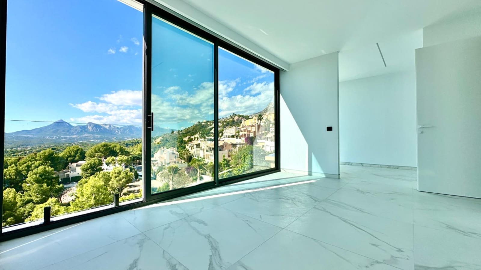 5 bedroom Villa for sale in Altea with pool - € 2,350,000 (Ref: 7918225)