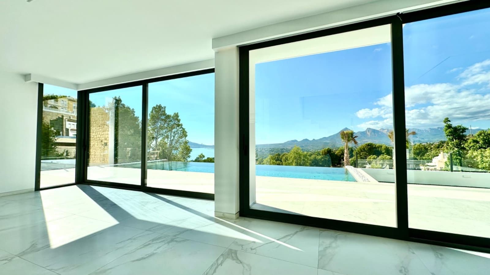 5 bedroom Villa for sale in Altea with pool - € 2,350,000 (Ref: 7918225)