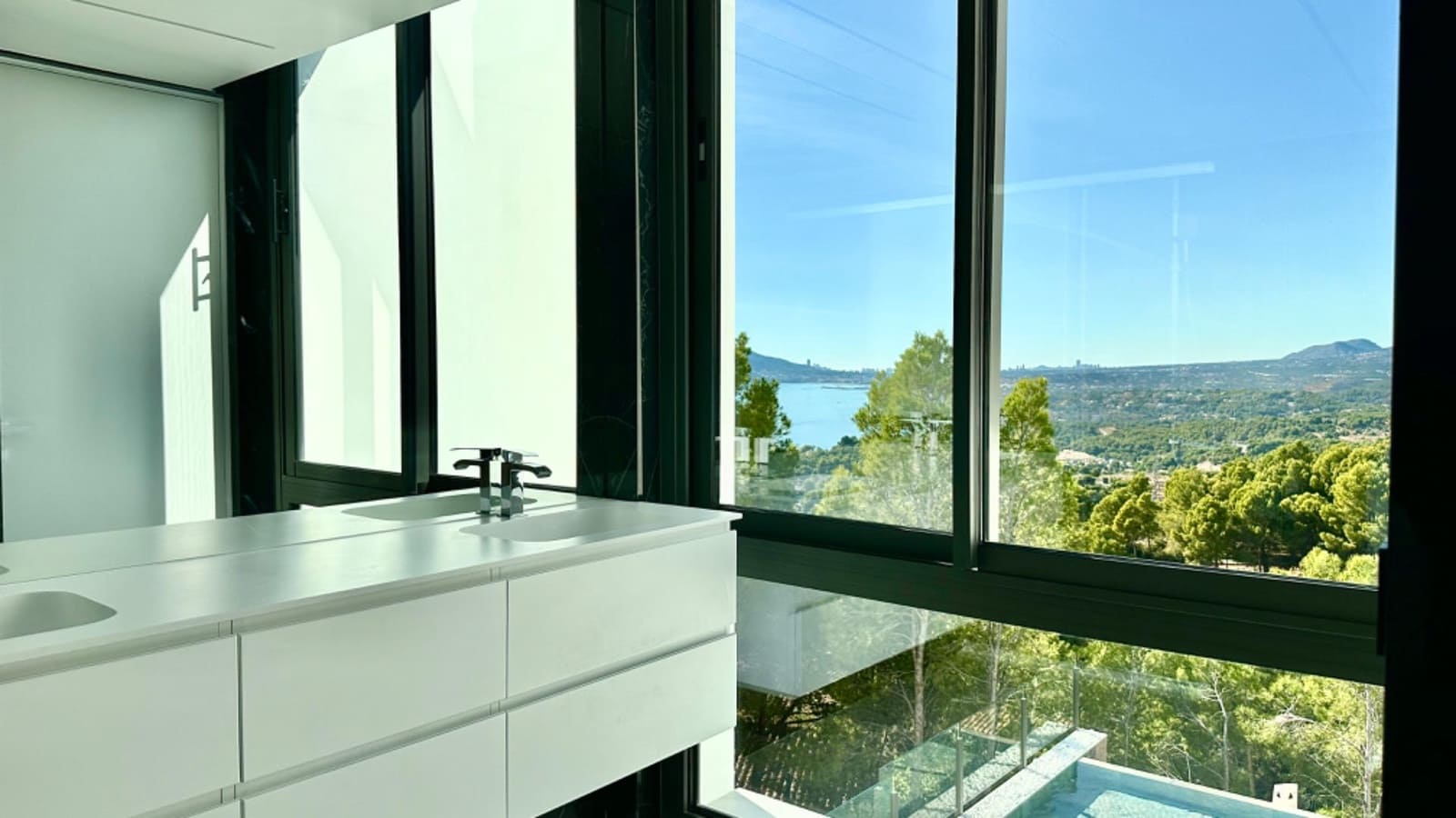 5 bedroom Villa for sale in Altea with pool - € 2,350,000 (Ref: 7918225)