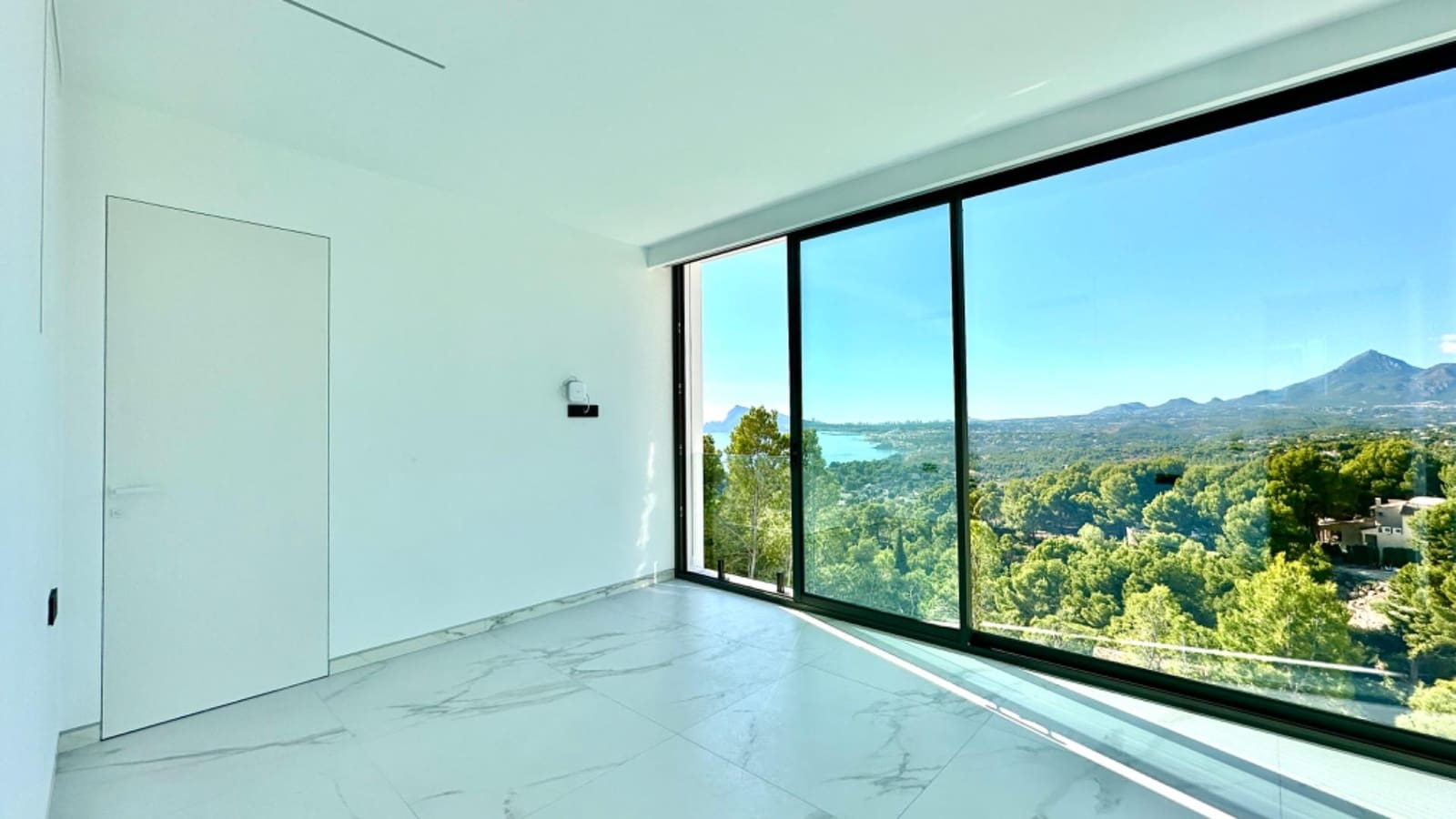 5 bedroom Villa for sale in Altea with pool - € 2,350,000 (Ref: 7918225)