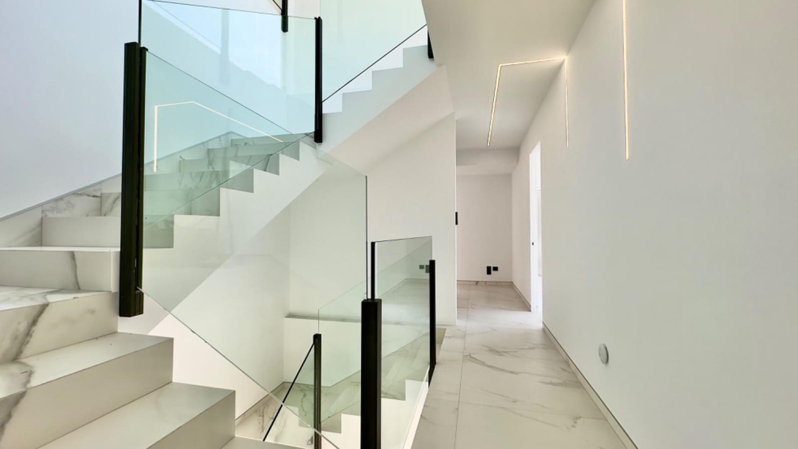 5 bedroom Villa for sale in Altea with pool - € 2,350,000 (Ref: 7918225)