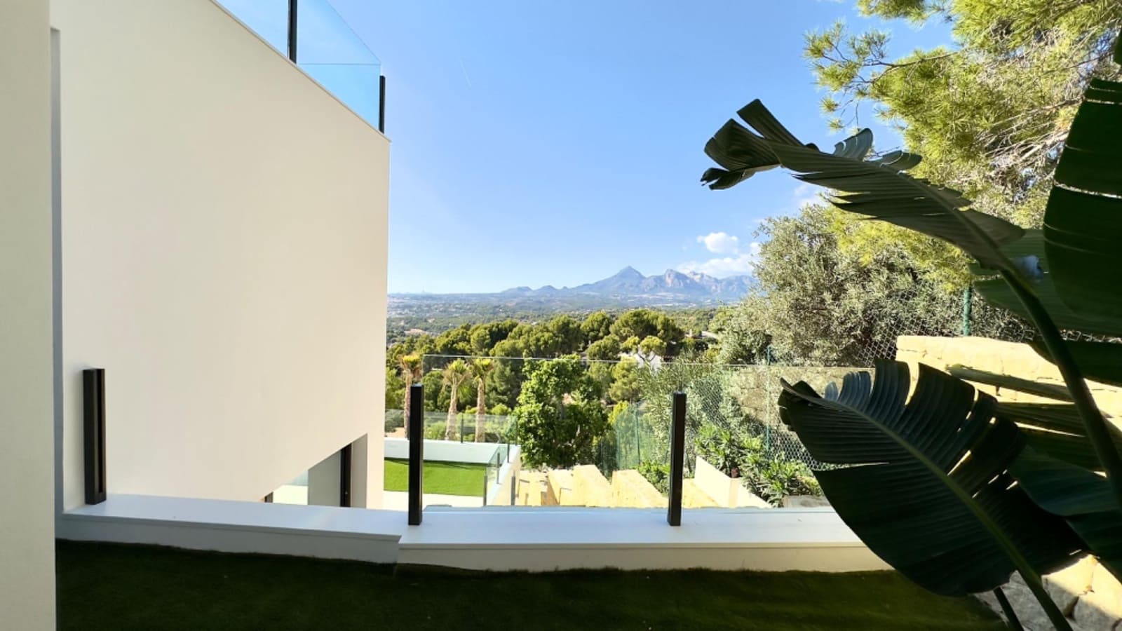 5 bedroom Villa for sale in Altea with pool - € 2,350,000 (Ref: 7918225)