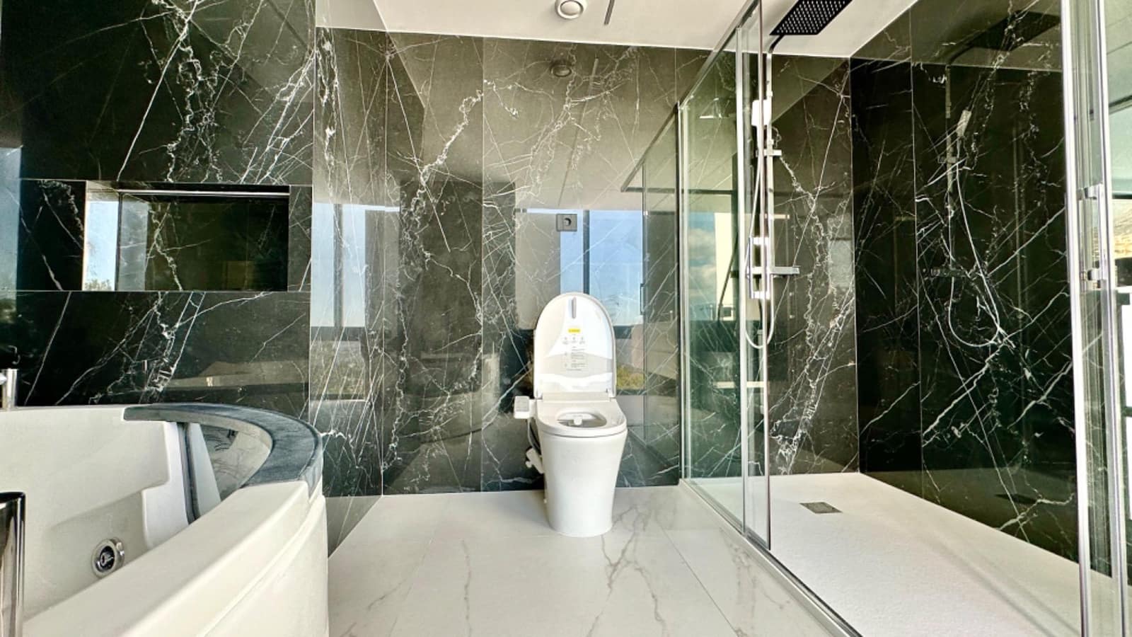 5 bedroom Villa for sale in Altea with pool - € 2,350,000 (Ref: 7918225)