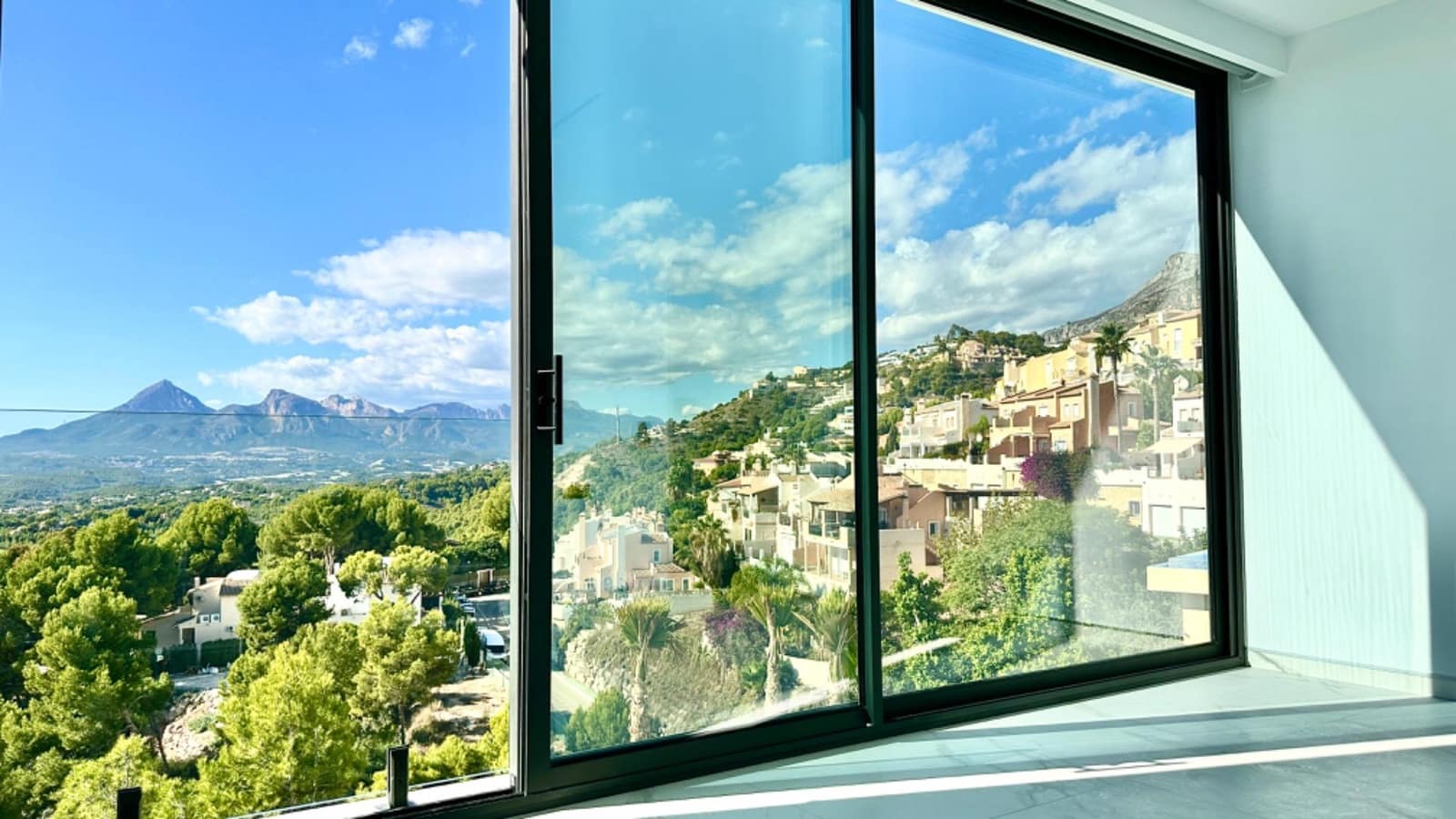 5 bedroom Villa for sale in Altea with pool - € 2,350,000 (Ref: 7918225)