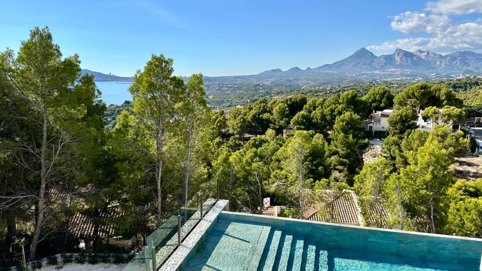 5 bedroom Villa for sale in Altea with pool - € 2,350,000 (Ref: 7918225)
