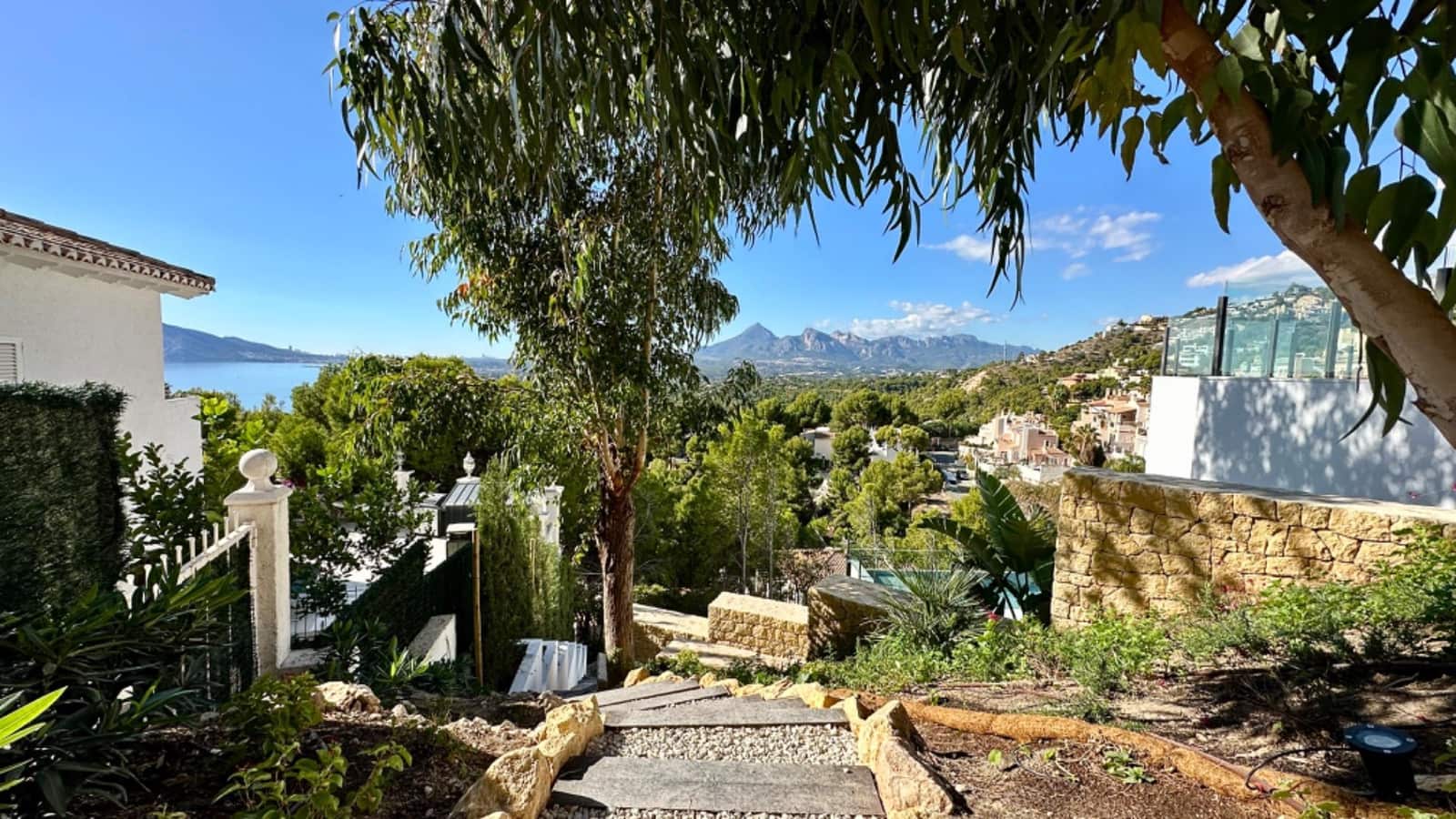 5 bedroom Villa for sale in Altea with pool - € 2,350,000 (Ref: 7918225)