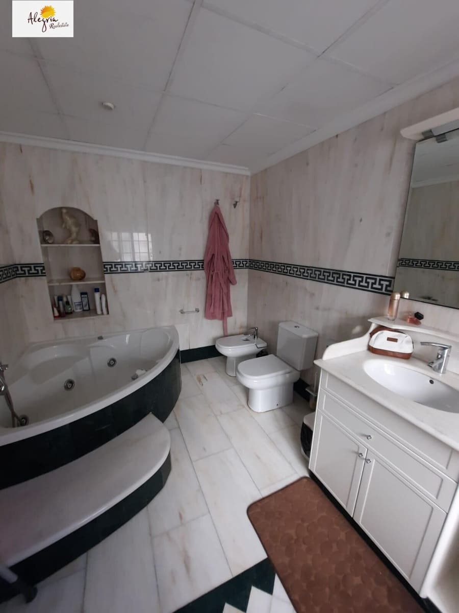 9 soveværelse Villa til salg i Cullera med garage - € 640.000 (Ref: 7986361)