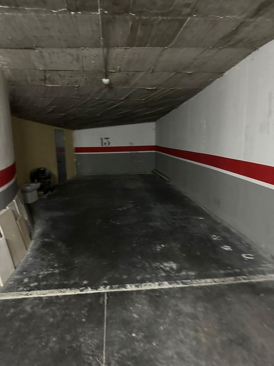 Garage til salg i Alicante by - € 75.000 (Ref: 7986366)