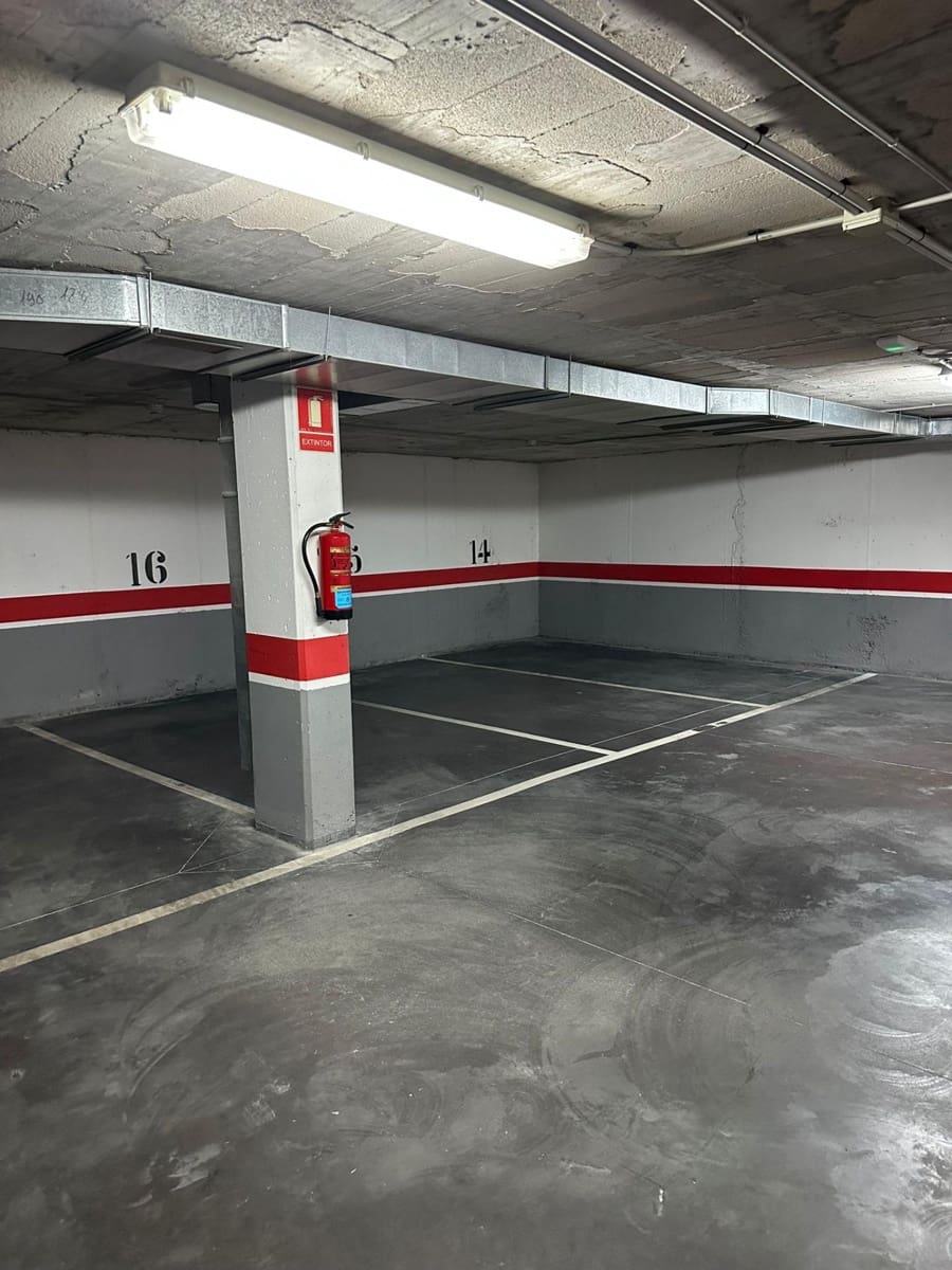 Garage til salg i Alicante by - € 75.000 (Ref: 7986366)