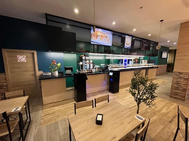 Business for sale in Levante, Benidorm - € 900,000 (Ref: 8052670)