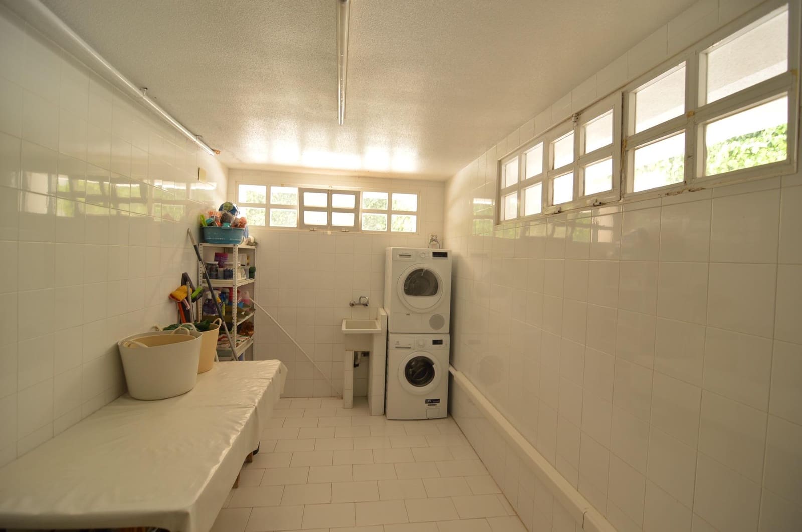 4 bedroom Villa for sale in Torrevieja with pool garage - € 890,000 (Ref: 8054470)