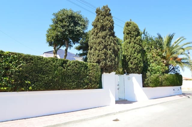4 sypialnia Willa na sprzedaż w Centro, Torrevieja z basenem garażem - 890 000 € (Ref: 8054470)