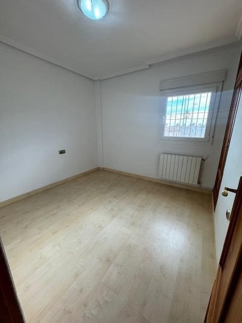 4 sypialnia Willa na sprzedaż w Orihuela Costa z basenem garażem - 390 000 € (Ref: 8062446)