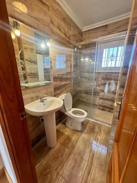 4 sypialnia Willa na sprzedaż w Orihuela Costa z basenem garażem - 390 000 € (Ref: 8062446)