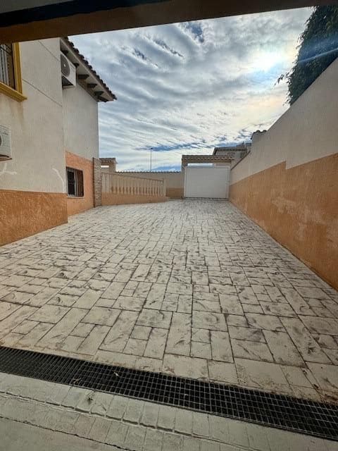 4 sypialnia Willa na sprzedaż w Orihuela Costa z basenem garażem - 390 000 € (Ref: 8062446)