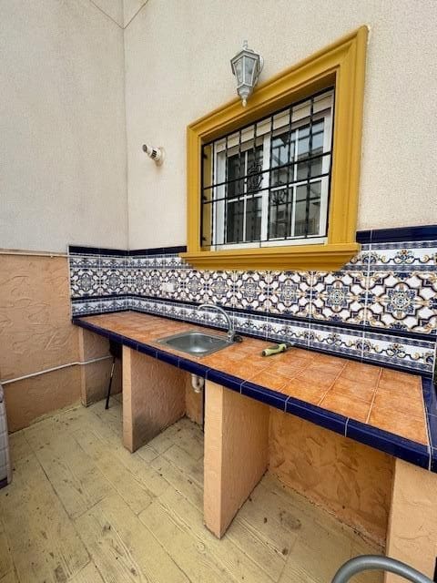 4 sypialnia Willa na sprzedaż w Orihuela Costa z basenem garażem - 390 000 € (Ref: 8062446)