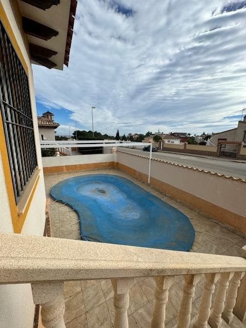 4 sypialnia Willa na sprzedaż w Orihuela Costa z basenem garażem - 390 000 € (Ref: 8062446)