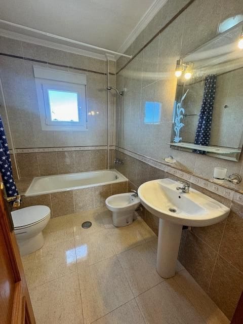 4 sypialnia Willa na sprzedaż w Orihuela Costa z basenem garażem - 390 000 € (Ref: 8062446)