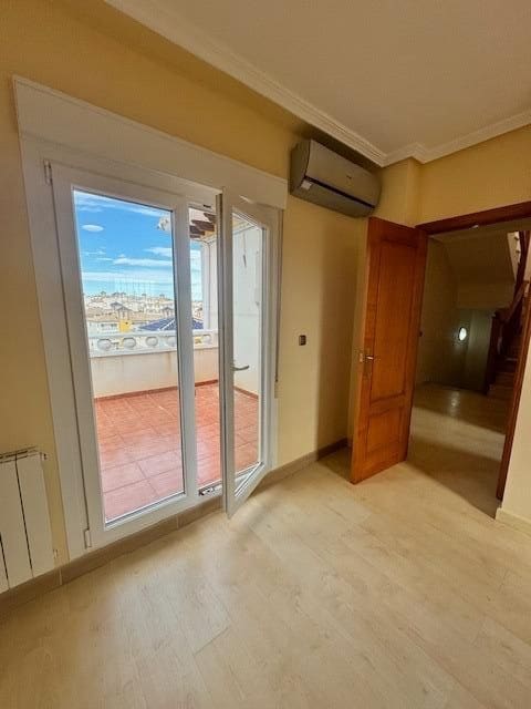 4 sypialnia Willa na sprzedaż w Orihuela Costa z basenem garażem - 390 000 € (Ref: 8062446)