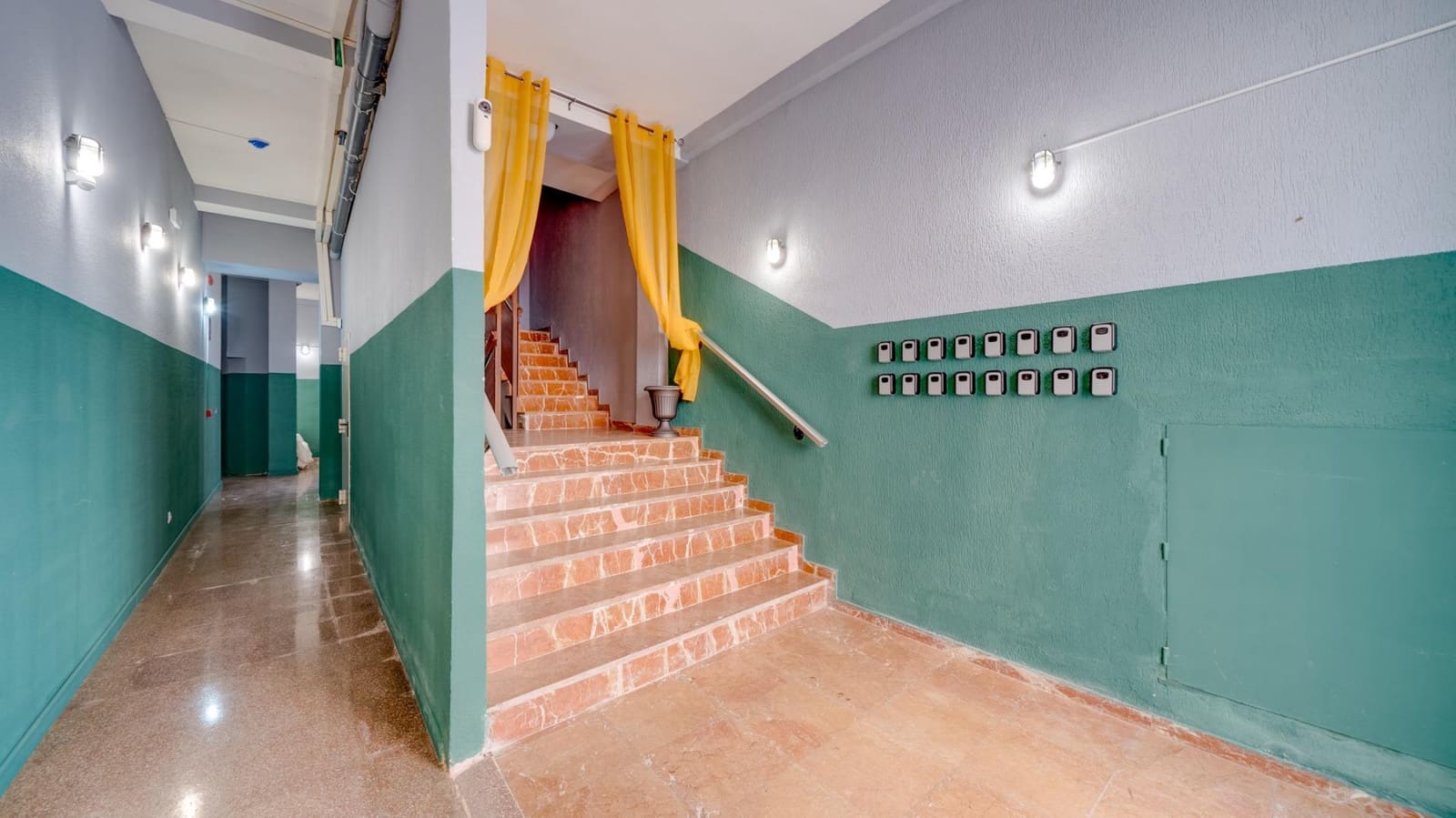 16 slaapkamer Hotel te koop in Alicante stad - € 1.200.000 (Ref: 8078275)