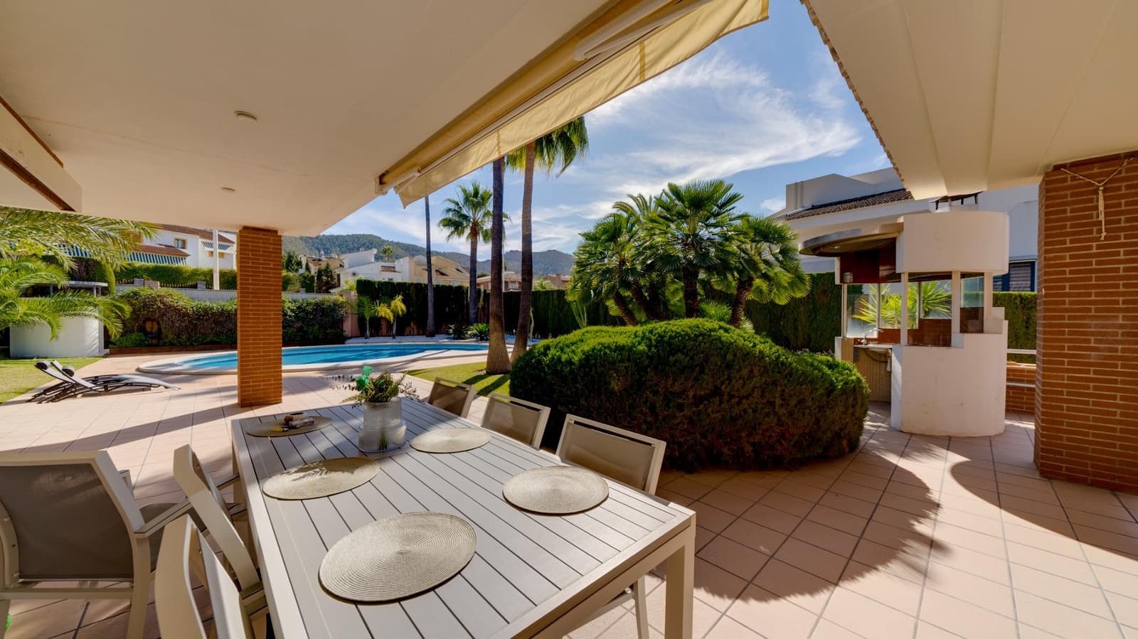 7 bedroom Villa for sale in Benidorm with pool - € 1,595,000 (Ref: 8097191)