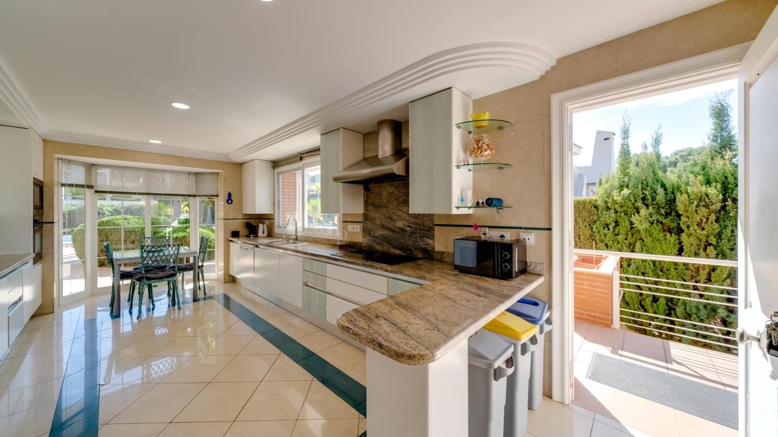 7 bedroom Villa for sale in Benidorm with pool - € 1,595,000 (Ref: 8097191)