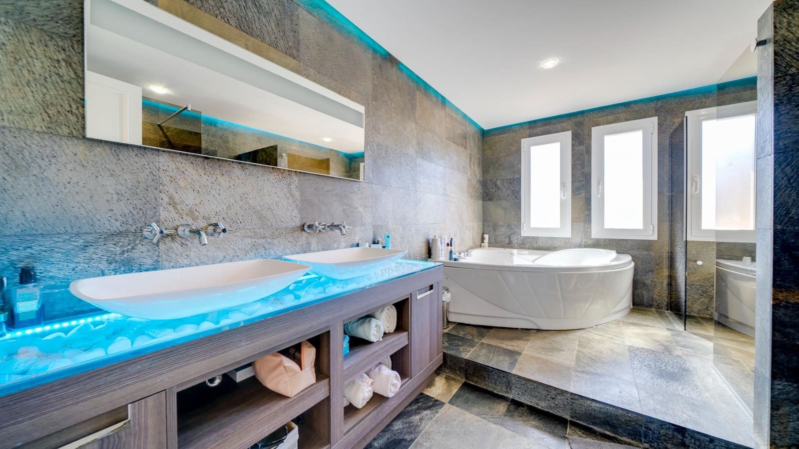 7 bedroom Villa for sale in Benidorm with pool - € 1,595,000 (Ref: 8097191)