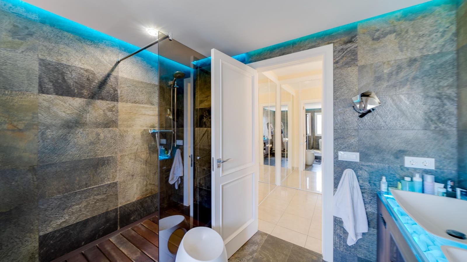 7 bedroom Villa for sale in Benidorm with pool - € 1,595,000 (Ref: 8097191)