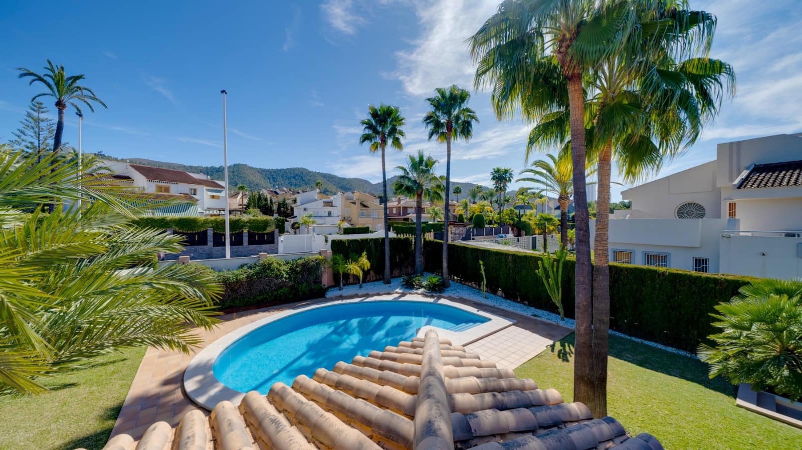7 bedroom Villa for sale in Benidorm with pool - € 1,595,000 (Ref: 8097191)