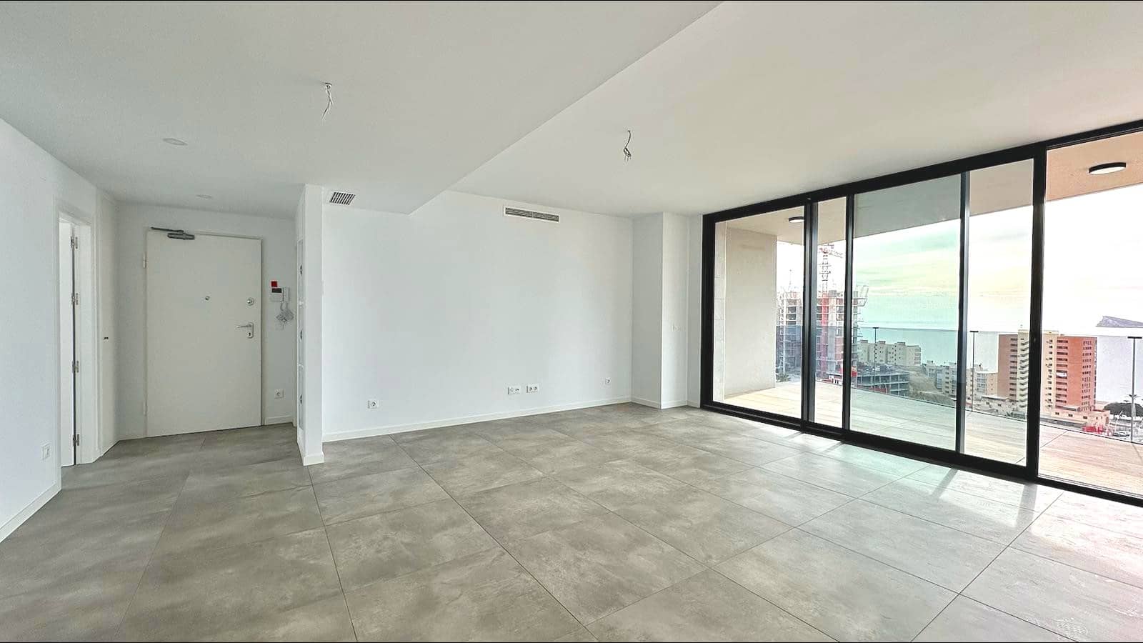 Apartamento de 2 habitaciones en Benidorm en venta con piscina garaje - 570.000 € (Ref: 8102343)