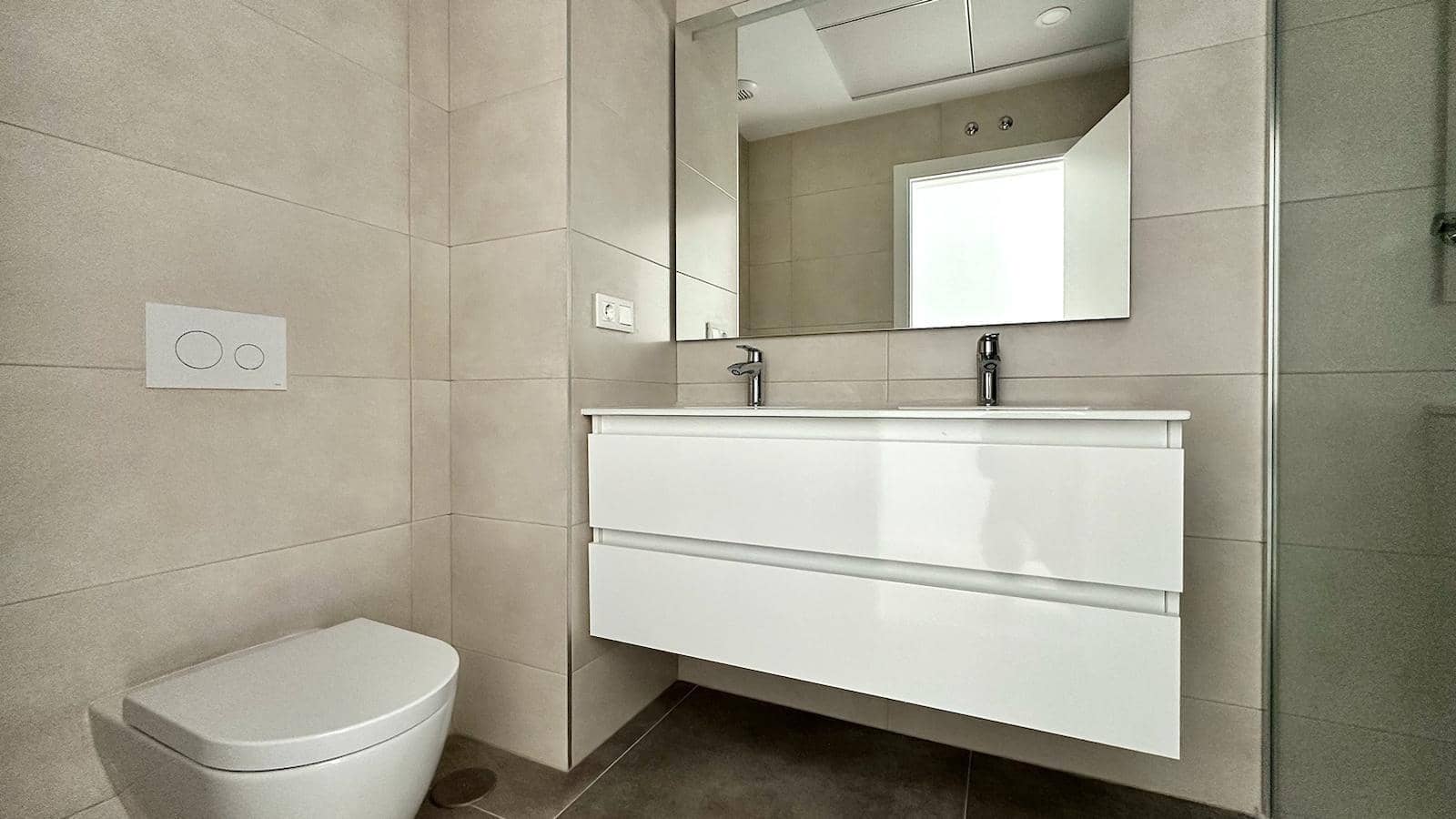 Apartamento de 2 habitaciones en Benidorm en venta con piscina garaje - 570.000 € (Ref: 8102343)