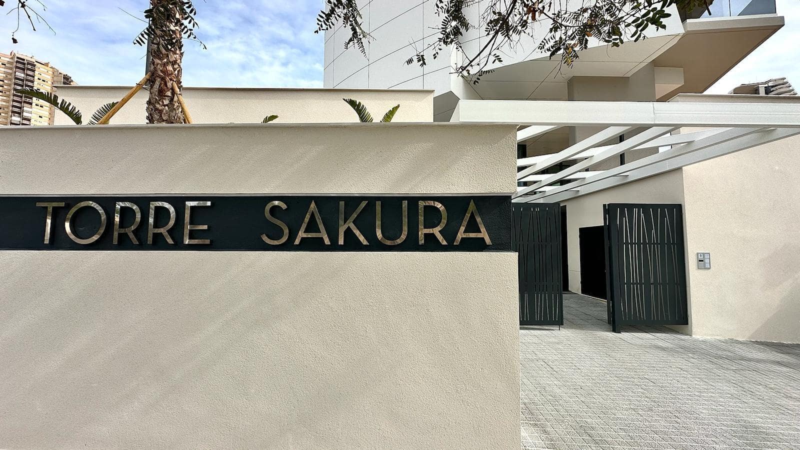 Apartamento de 2 habitaciones en Benidorm en venta con piscina garaje - 570.000 € (Ref: 8102343)