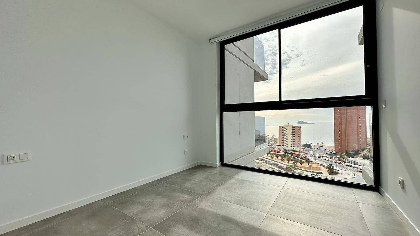 Apartamento de 2 habitaciones en Benidorm en venta con piscina garaje - 570.000 € (Ref: 8102343)
