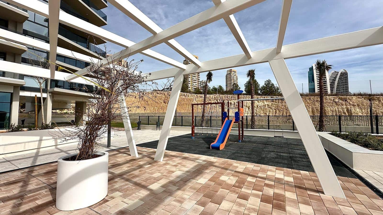 Apartamento de 2 habitaciones en Benidorm en venta con piscina garaje - 570.000 € (Ref: 8102343)