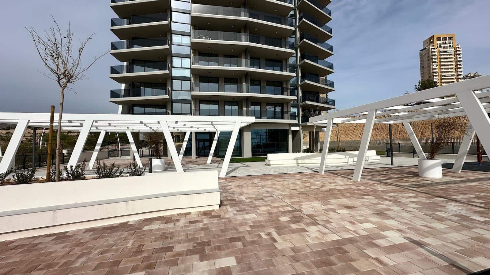 Apartamento de 2 habitaciones en Benidorm en venta con piscina garaje - 570.000 € (Ref: 8102343)