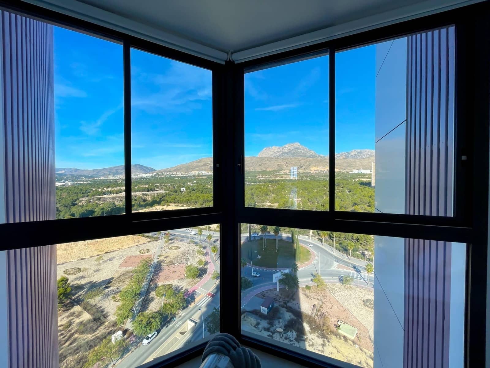 Apartamento de 2 habitaciones en Benidorm en venta con piscina garaje - 570.000 € (Ref: 8102343)