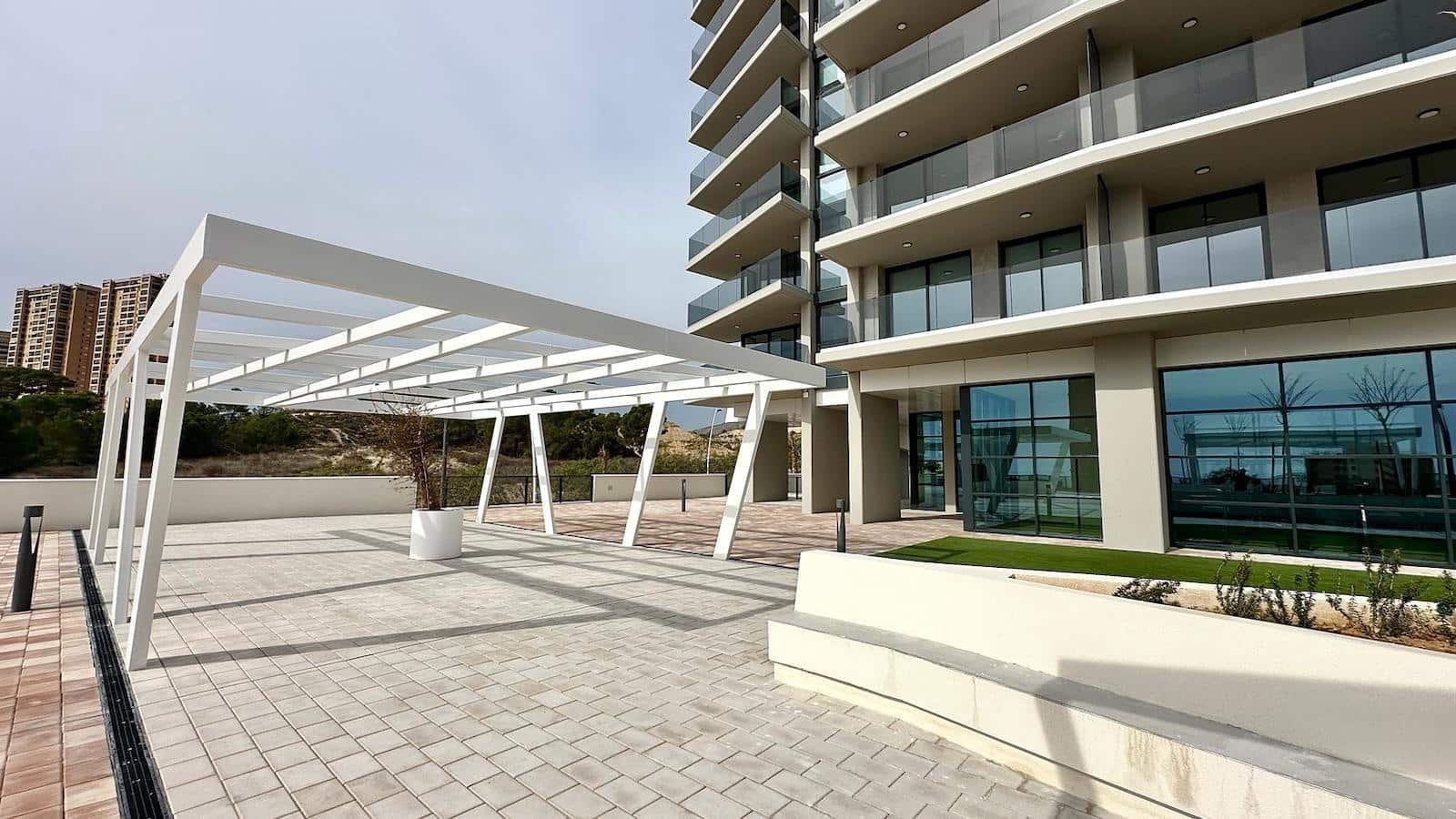 Apartamento de 2 habitaciones en Benidorm en venta con piscina garaje - 570.000 € (Ref: 8102343)