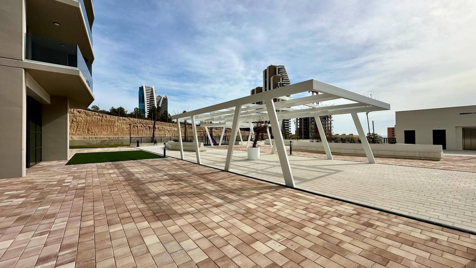 Apartamento de 2 habitaciones en Benidorm en venta con piscina garaje - 570.000 € (Ref: 8102343)